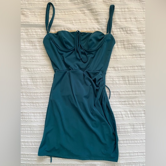 Lucy in the sky Addi Ruched dress in green - Picture 1 of 4